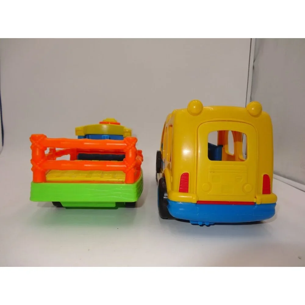 Fisher-Price Little People‎ Choo-Choo Zoo Train Conductor 3 Animals School Bus